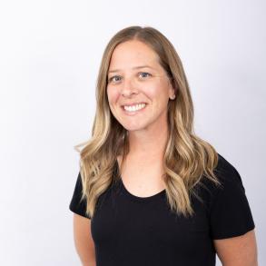 Lyndsie Kennedy Headshot 